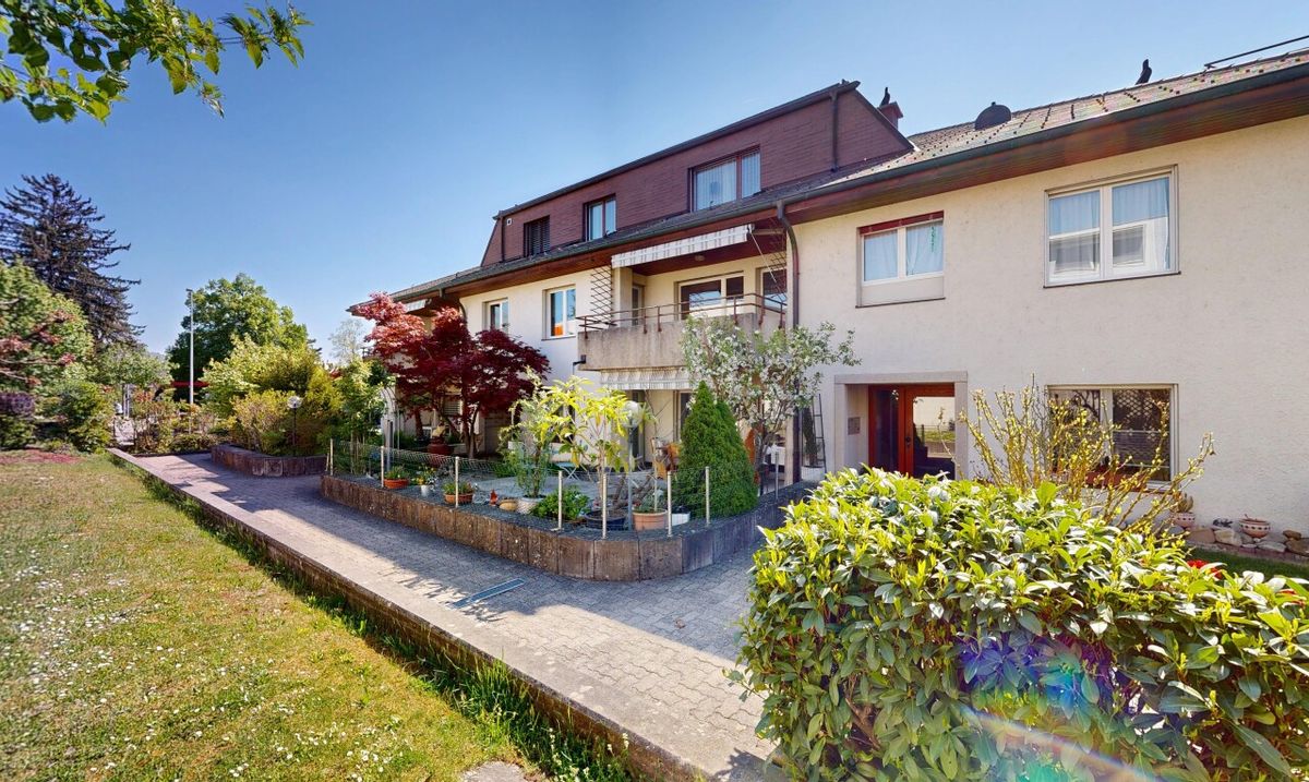 Grosszügige 5-Zimmer-Wohnung mit zwei Balkonen und Lift - 0