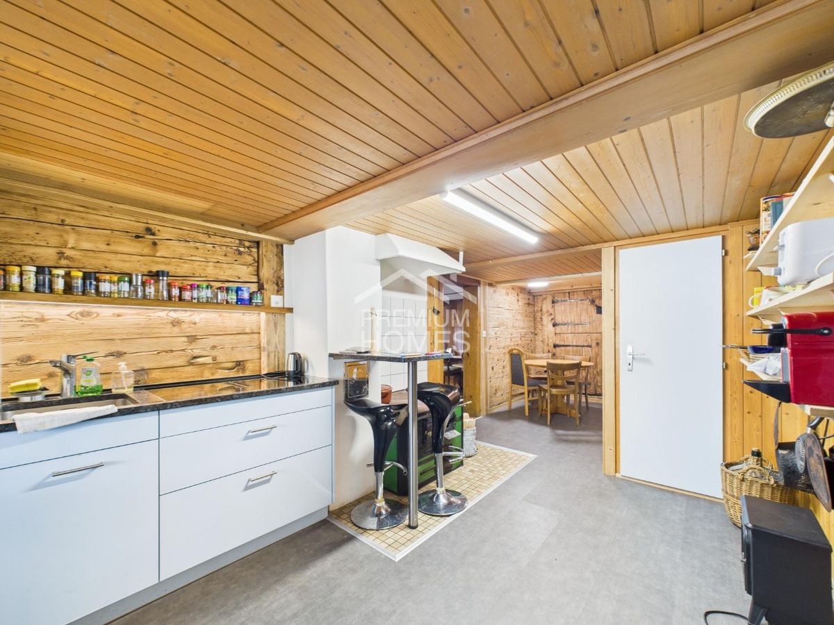 Charmantes Dreifamilienhaus - Perfekt für Freizeit- und Outdooraktivit - 2