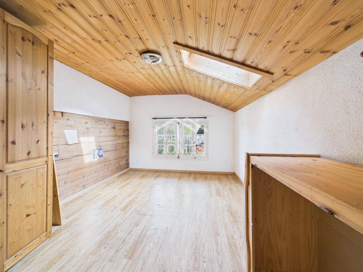 Charmantes Dreifamilienhaus - Perfekt für Freizeit- und Outdooraktivit - 5