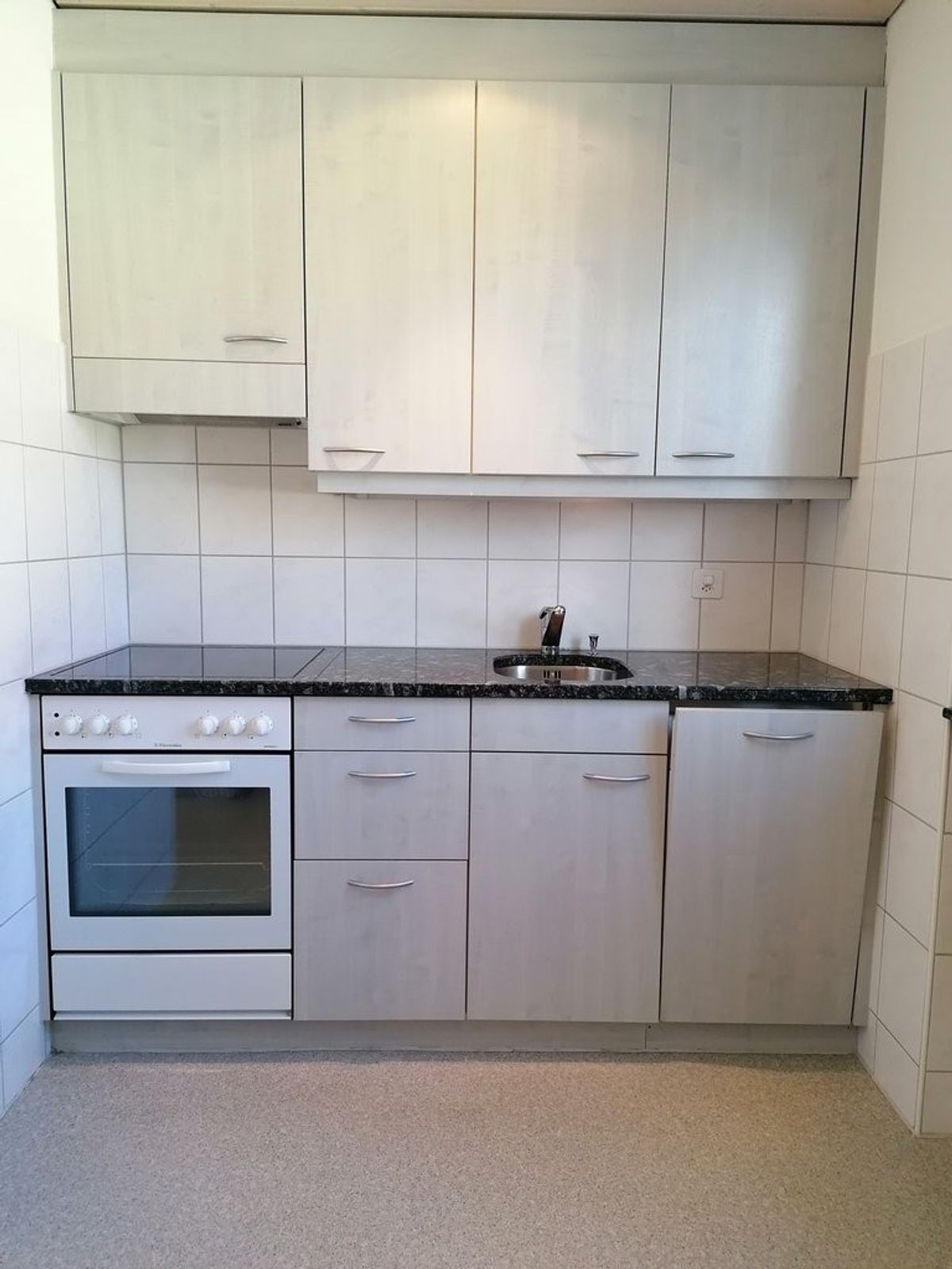 Charmante 2.5-Zimmerwohnung mit grossem Balkon! - 1