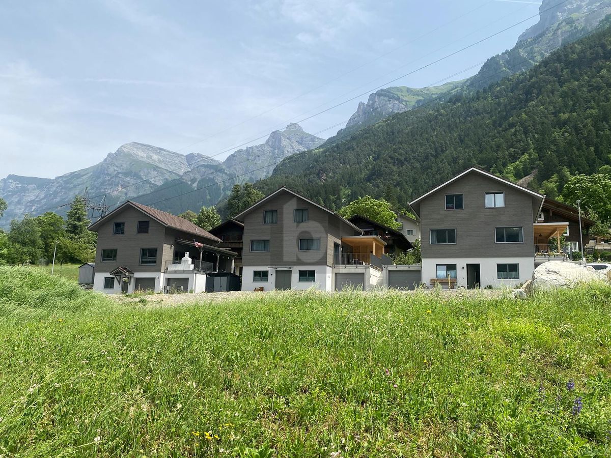 HOCHWERTIGER ERSTBEZUG MIT EINLEGERWOHNUNG - 0