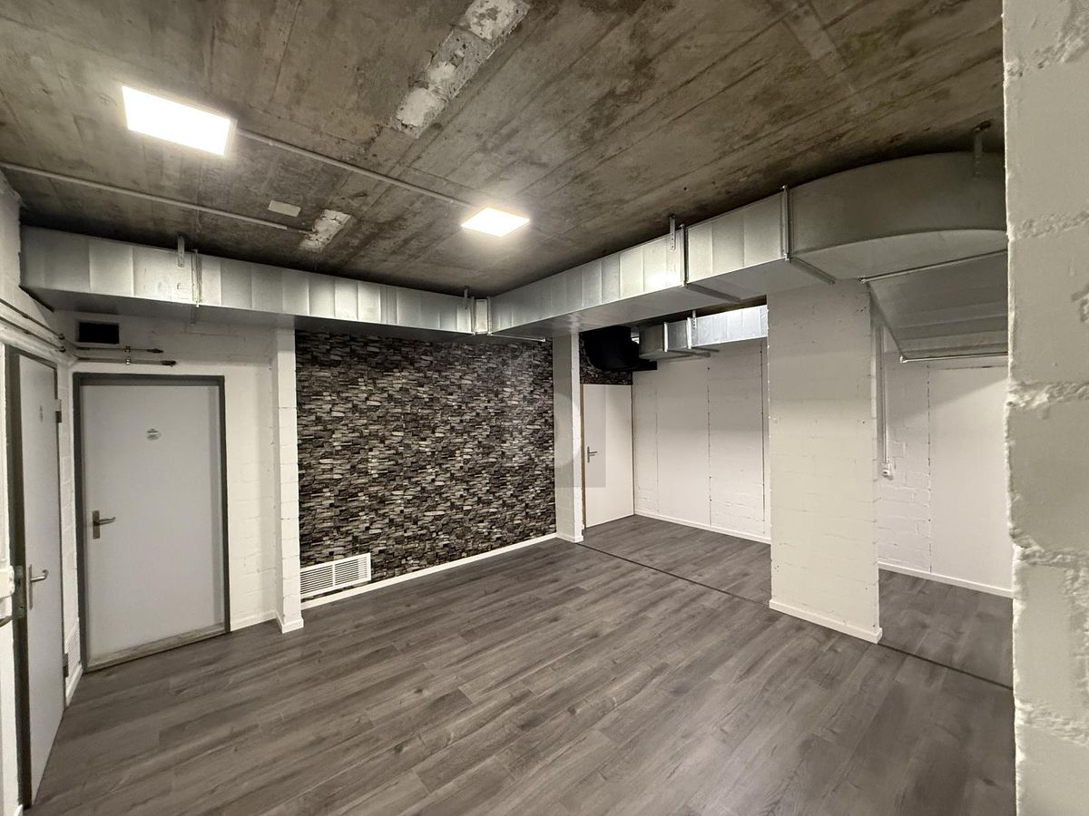 FÜR BÜRO UND BANDS AN DER BAHNHOFSTRASSE - 0