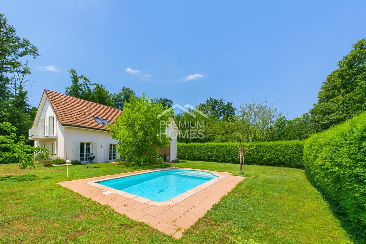 Pool, Garten, Privatsphäre - exklusive Liegenschaft mit Stil - 1