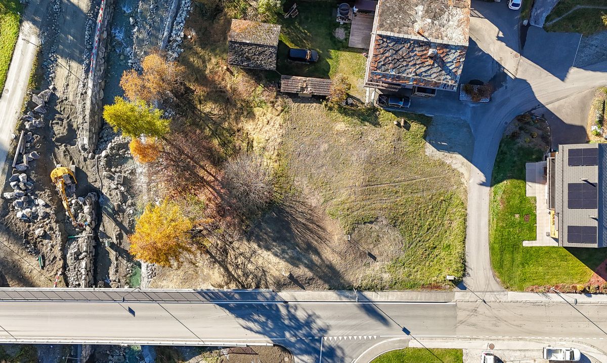 Rare and Ideally Located Land in Haudères - 0