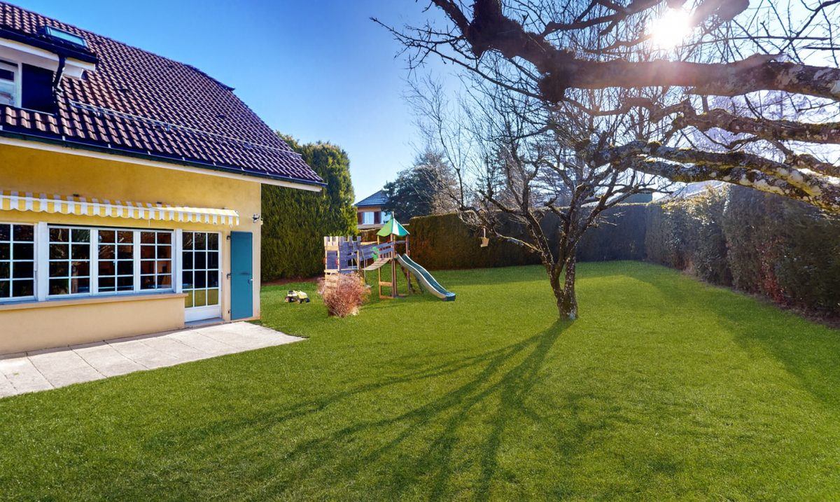 BRIGHT HAVEN OF PEACE IN EPALINGES, PRIME SETTING - 0