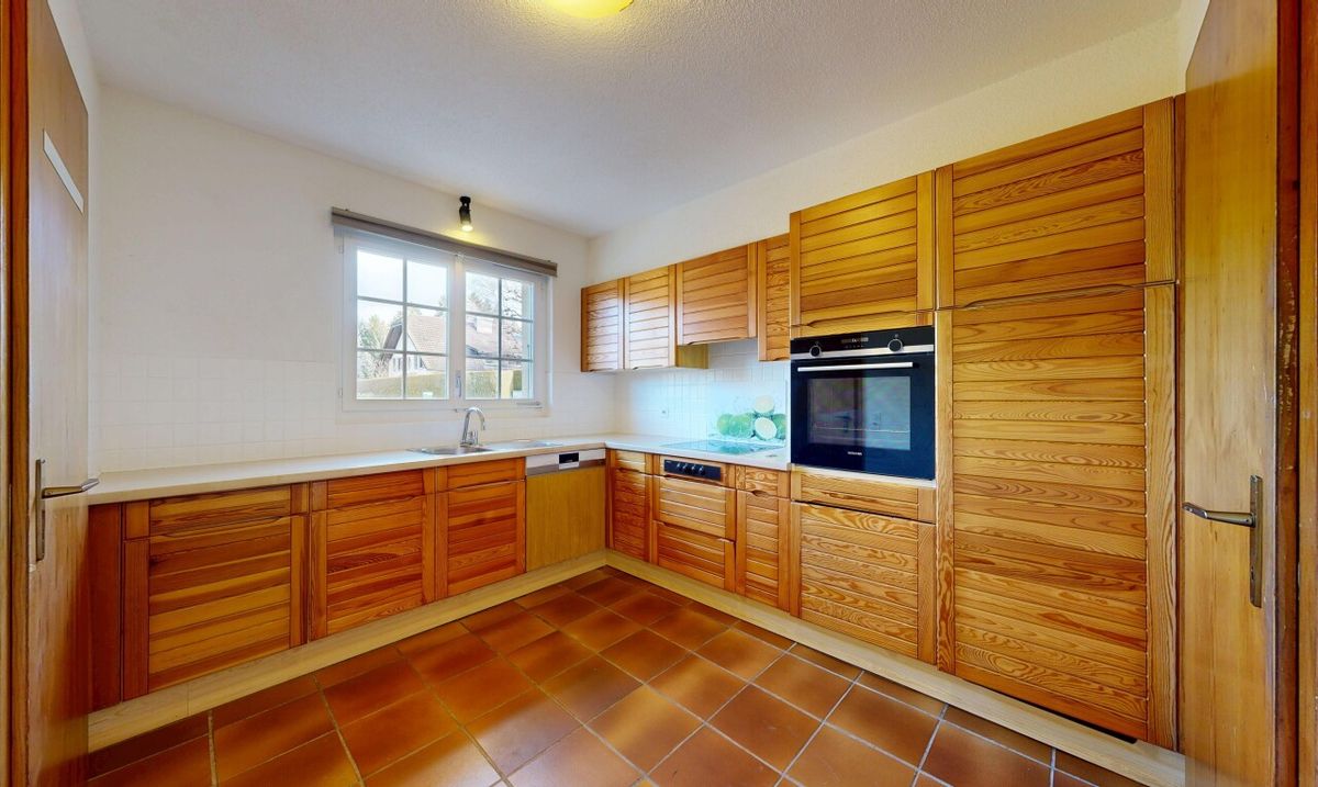 BRIGHT HAVEN OF PEACE IN EPALINGES, PRIME SETTING - 11