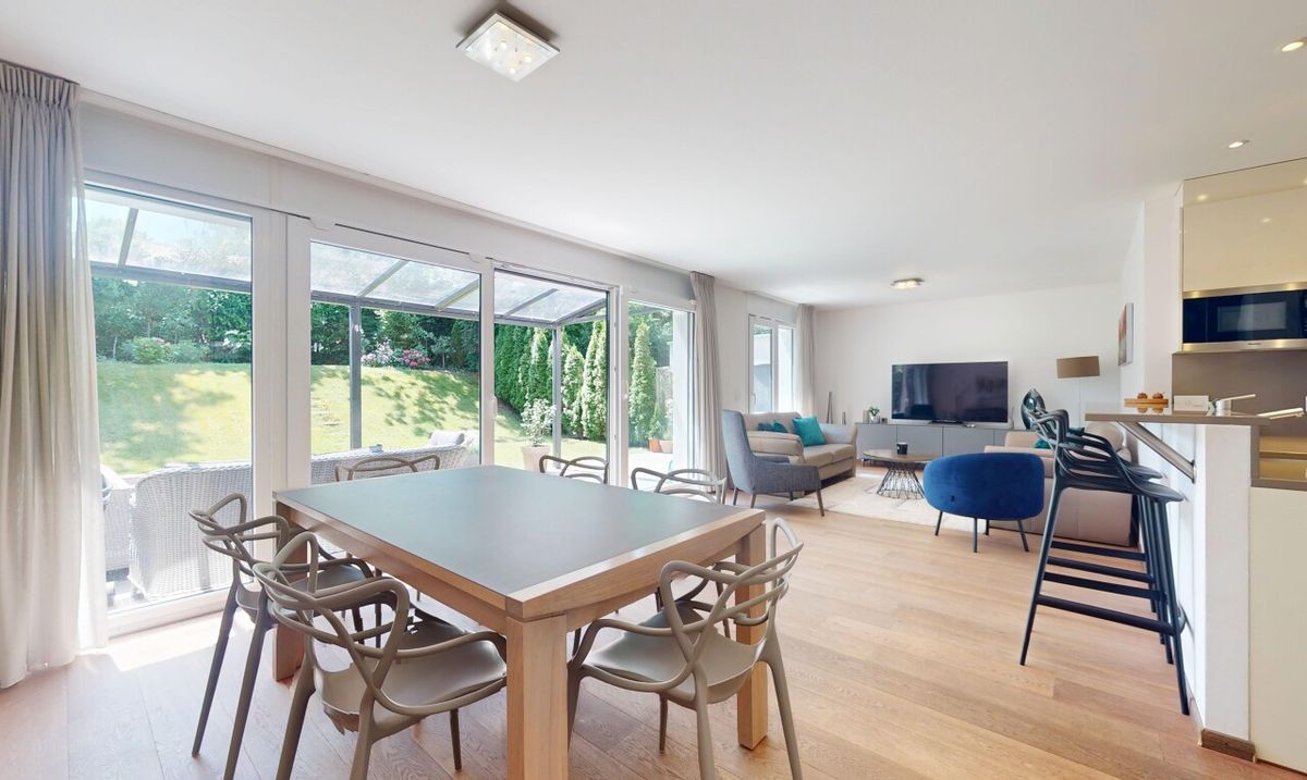 Beautiful Semi-Detached House with Garden, Ideally Located - 0