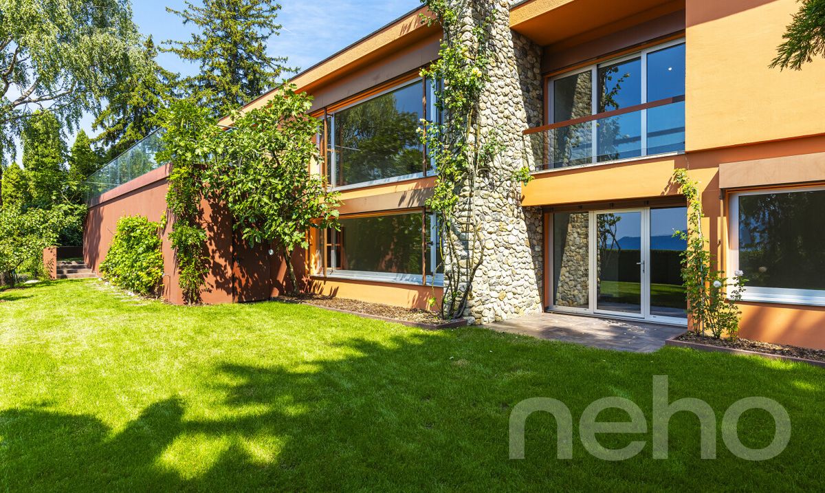 Exceptional Villa in Chernex, Montreux: Panoramic Views of Lake Geneva - 1