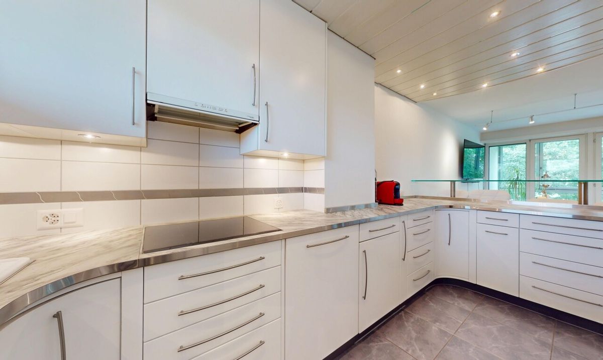 Maisonette Apartment with 2 Balconies, Garage and Green Views - 6