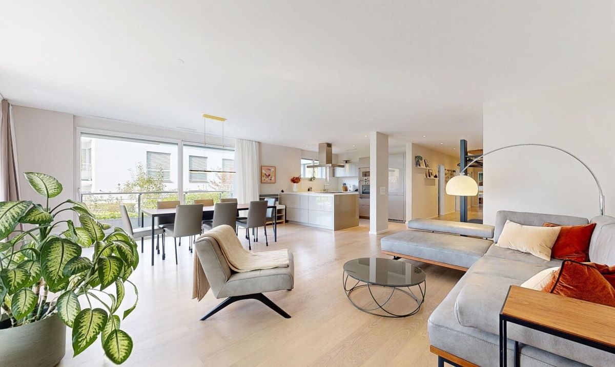 Elegant 4.5-Room Apartment in Zumikon - 0