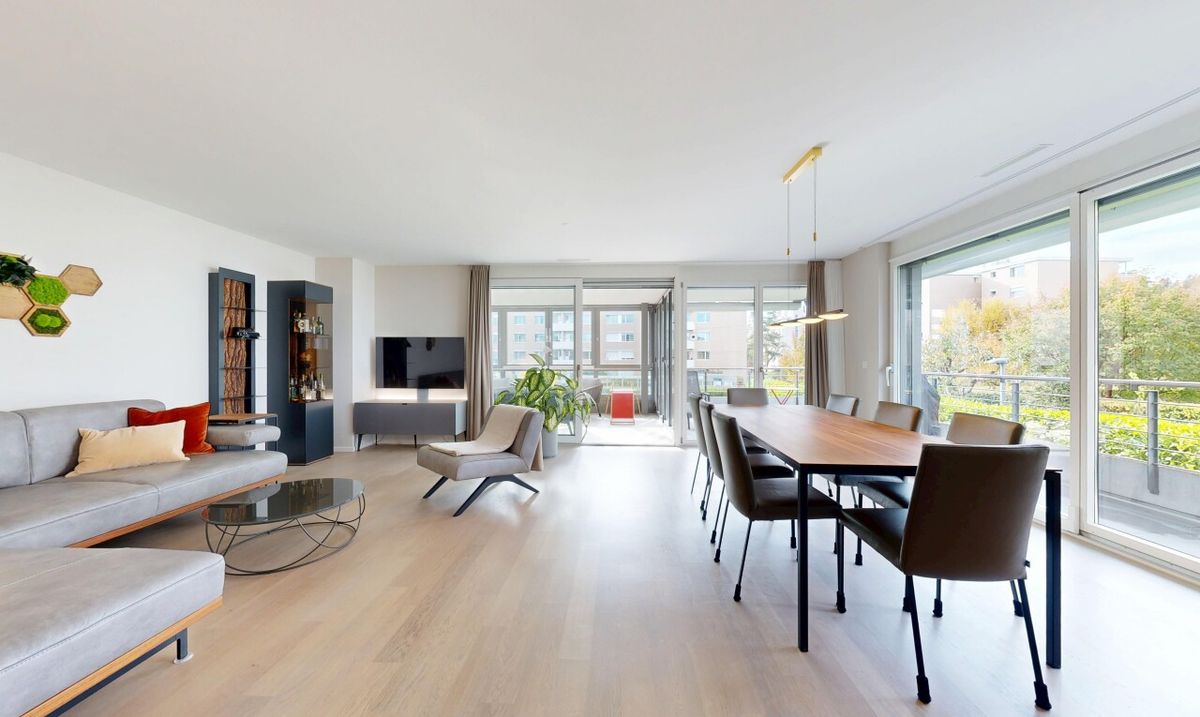 Elegant 4.5-Room Apartment in Zumikon - 1