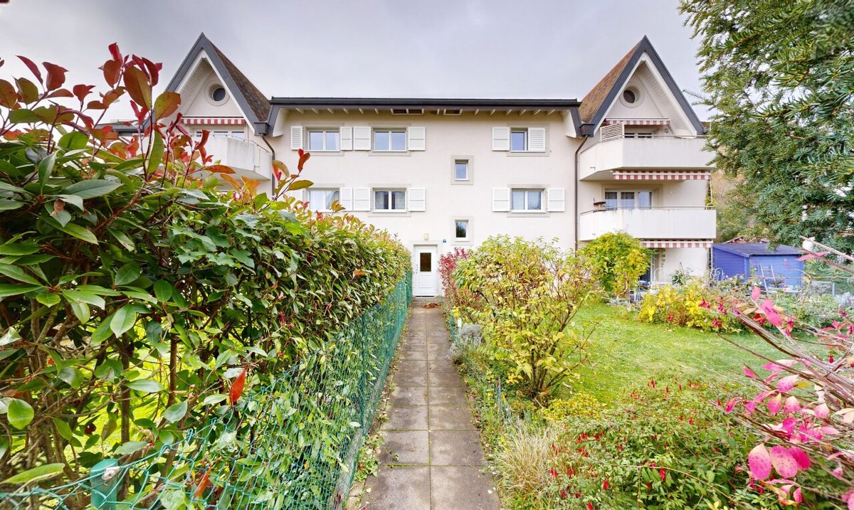 Top-Floor Duplex in Lonay - Small High-end Condominium - 2