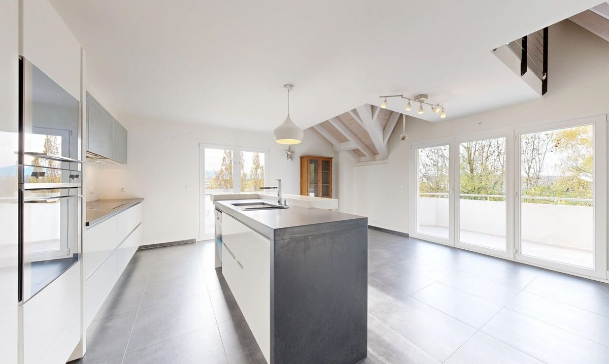 Top-Floor Duplex in Lonay - Small High-end Condominium - 4
