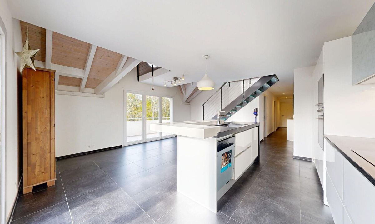 Top-Floor Duplex in Lonay - Small High-end Condominium - 8