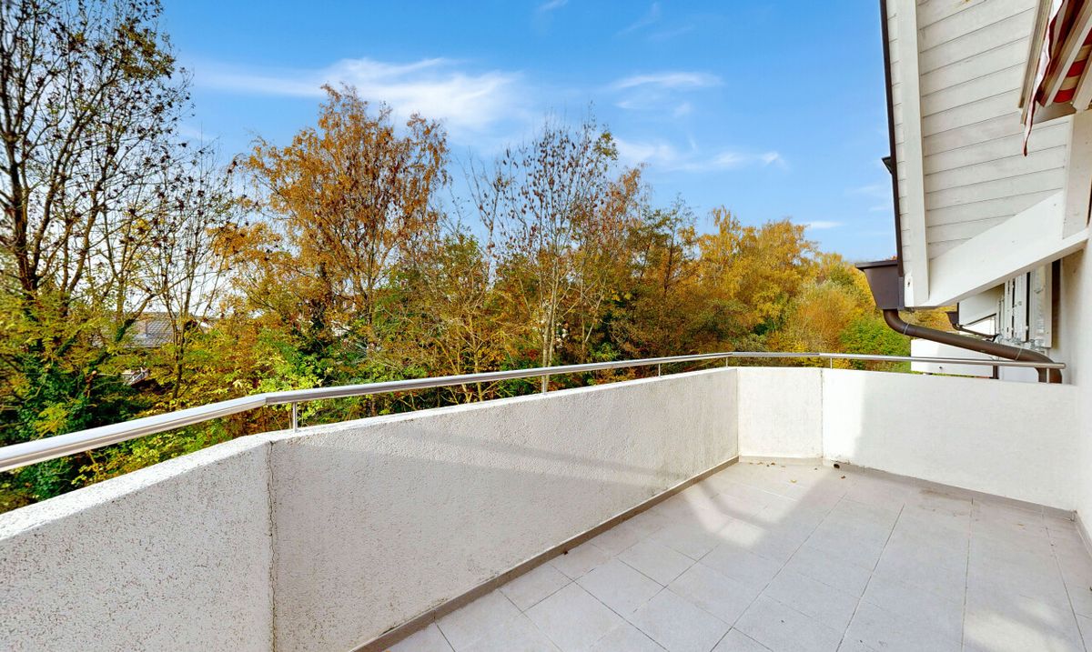 Top-Floor Duplex in Lonay - Small High-end Condominium - 9