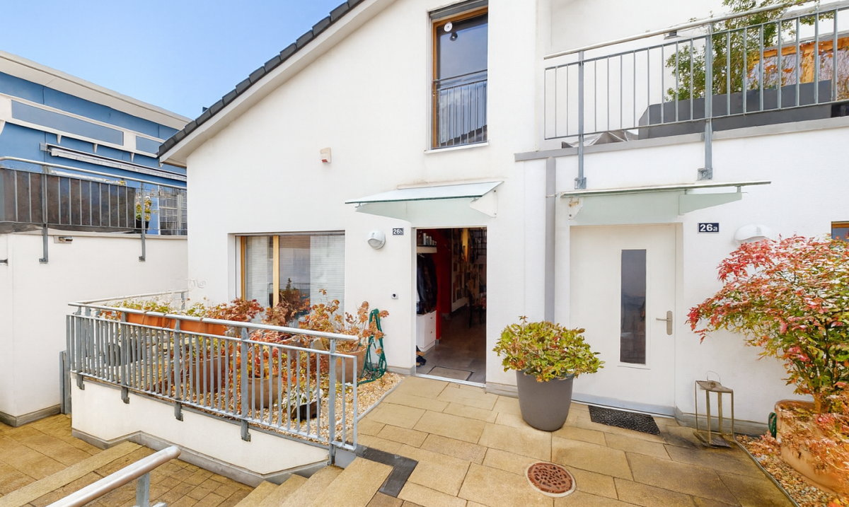 4.5-Room House with Distinctive Architectural Character - 0