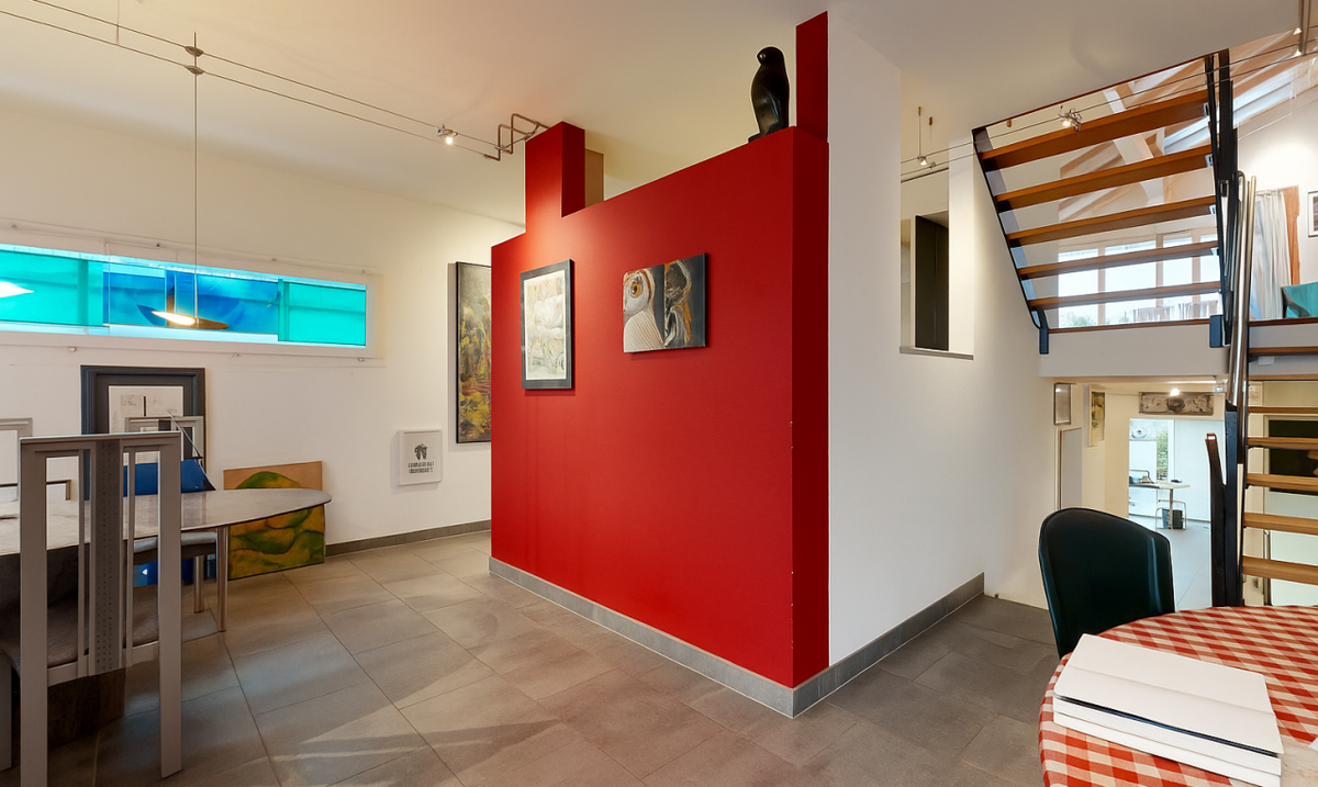 4.5-Room House with Distinctive Architectural Character - 2