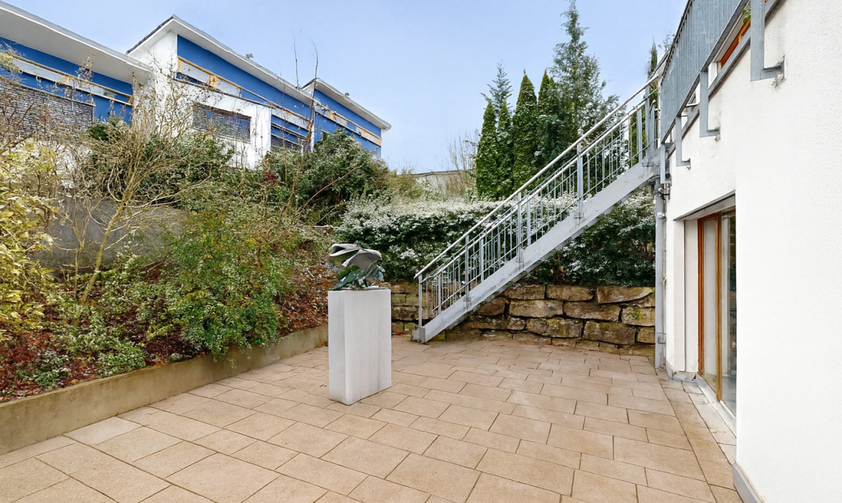 4.5-Room House with Distinctive Architectural Character - 7