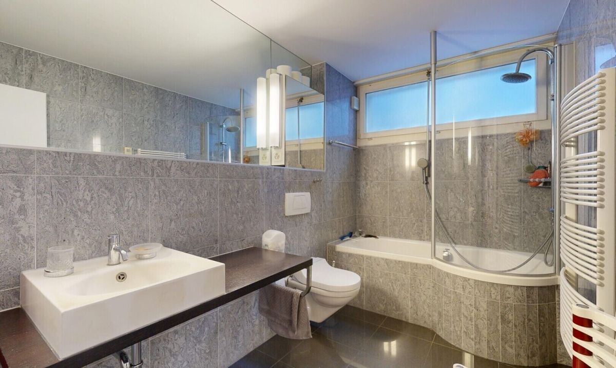 4.5-Room House with Distinctive Architectural Character - 8