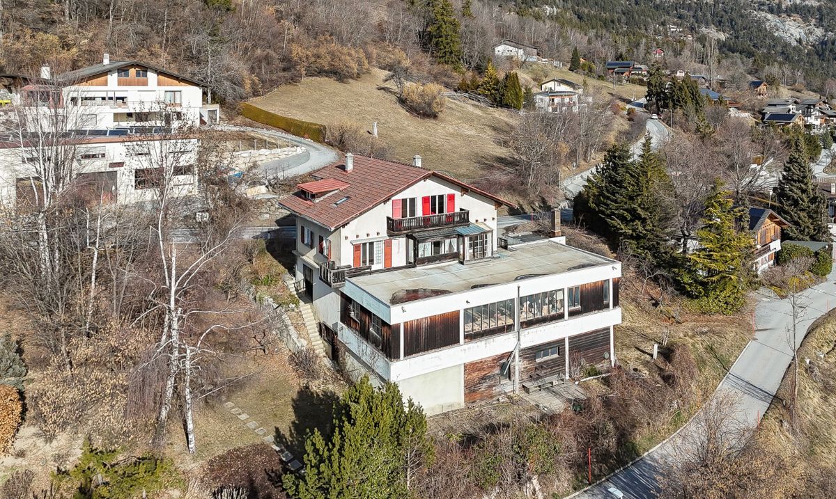South-Facing Building – Prime Potential Crans-Montana - 0