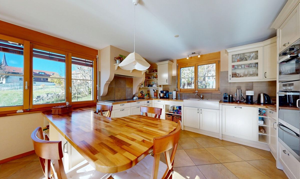 Family home with panoramic views, pool & large garden - 3