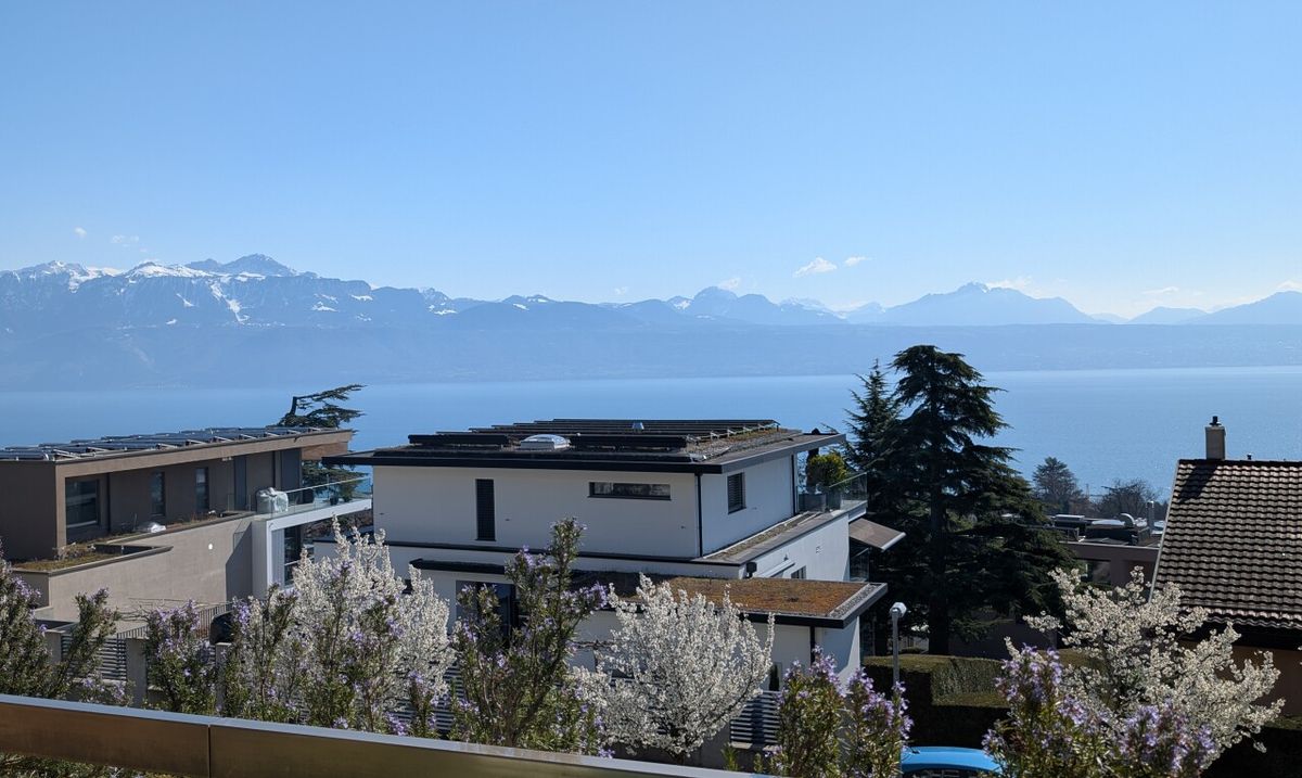 Spacious 4.5-room flat with panoramic lake views in Pully - 0
