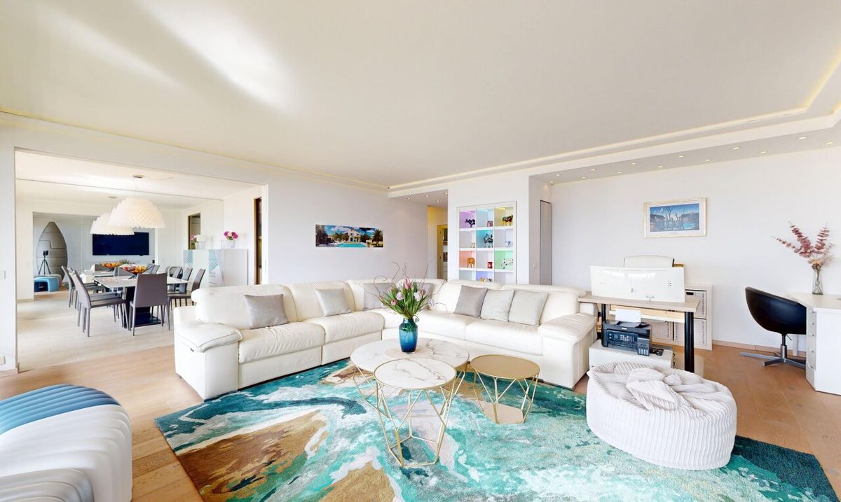 Spacious 4.5-room flat with panoramic lake views in Pully - 1