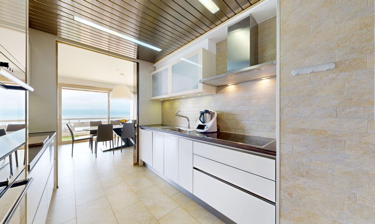 Spacious 4.5-room flat with panoramic lake views in Pully - 9