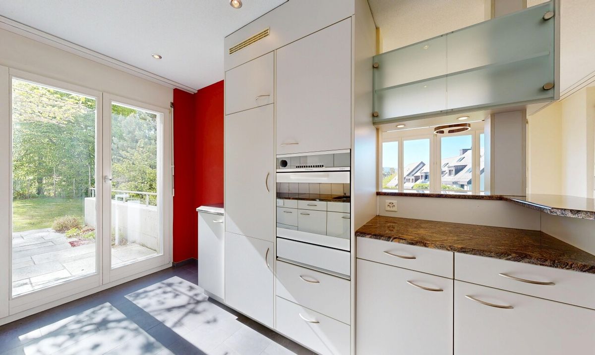 Plenty of Space & Potential in a Prime Location - 4