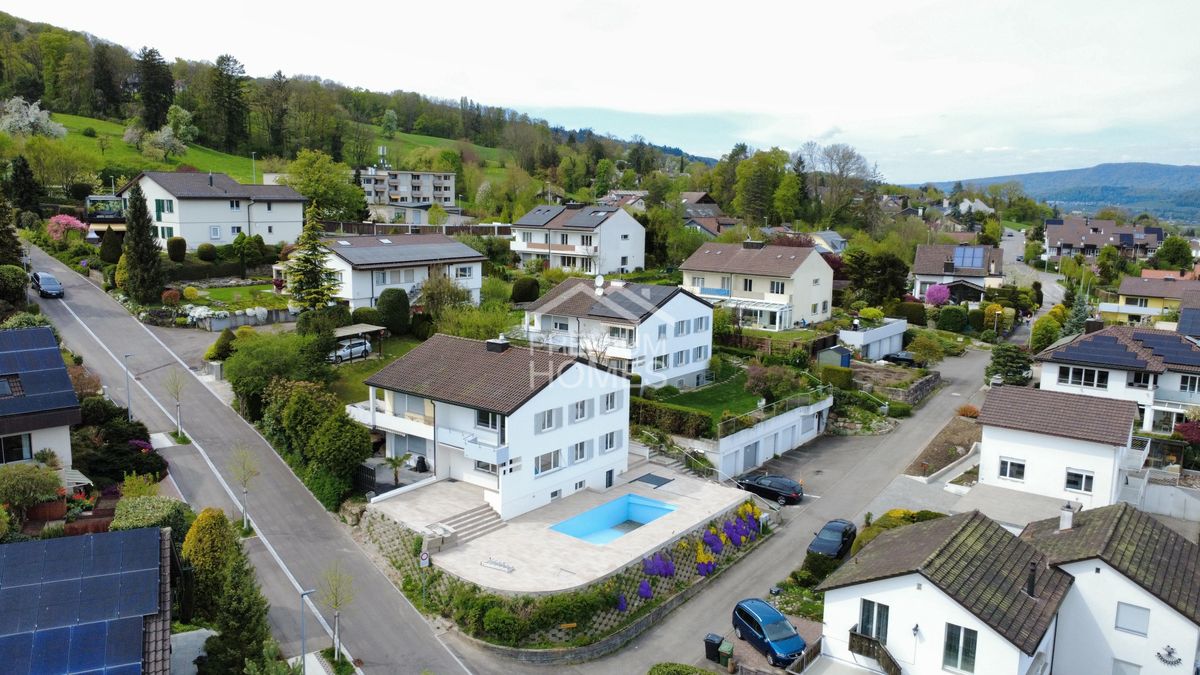 Exklusive Doppelhaushälfte vor den Toren Zürichs - 1