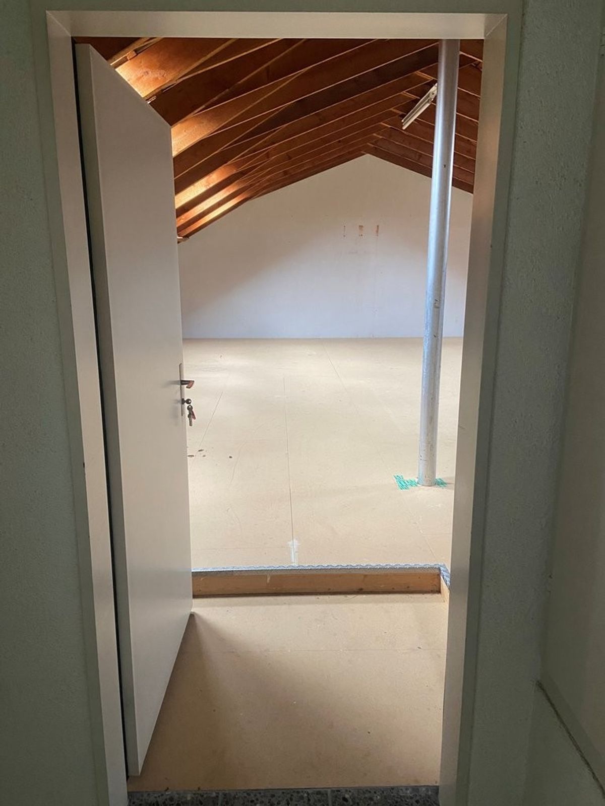Archivfläche im Dachgeschoss - 100 m2 im Kreis 8 - 1