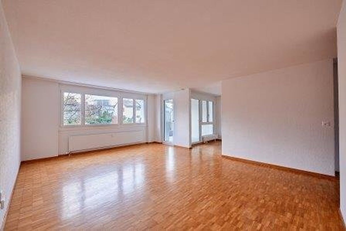 Stilvoll wohnen: 3.5-Zimmerwohnung mit Lift und Balkon - 2