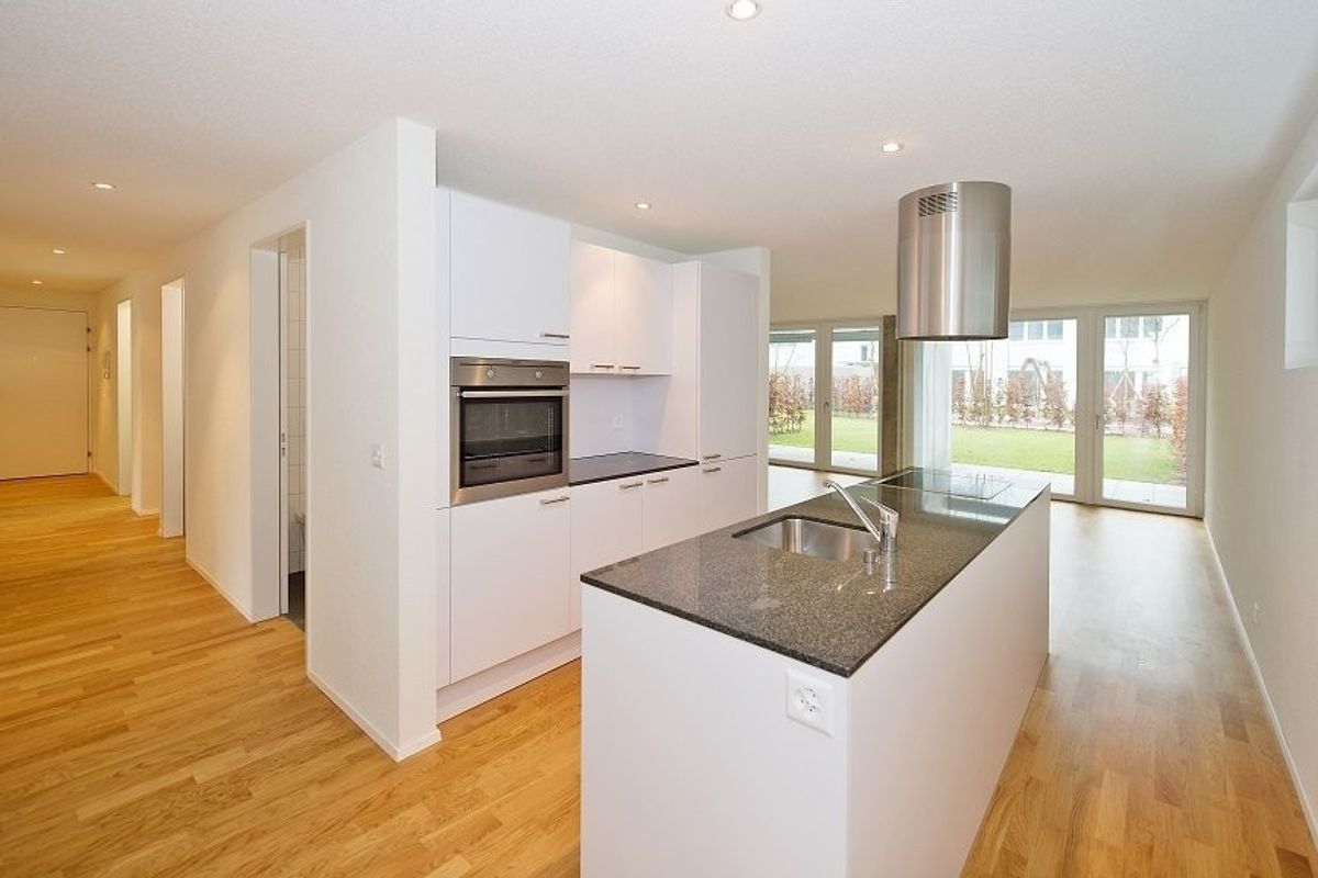 Grosszügige Wohnung mit Gartensitzplatz - 2
