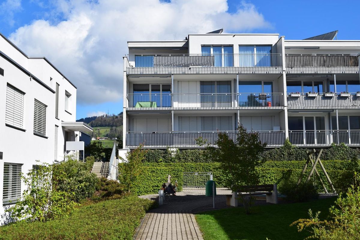 Schöne, neuwertige 3.5-Zimmerwohnung im 2.Obergeschoss - 0