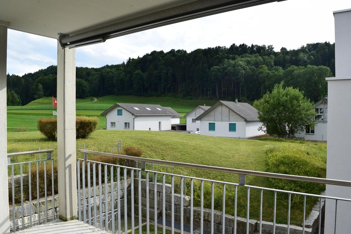 Schöne, neuwertige 3.5-Zimmerwohnung im 2.Obergeschoss - 1
