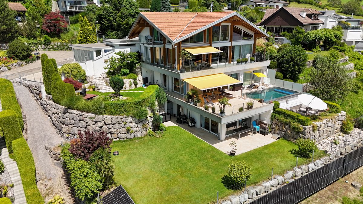 Grosszügiges Einfamilienhaus mit separater Gartenwohnung - 0