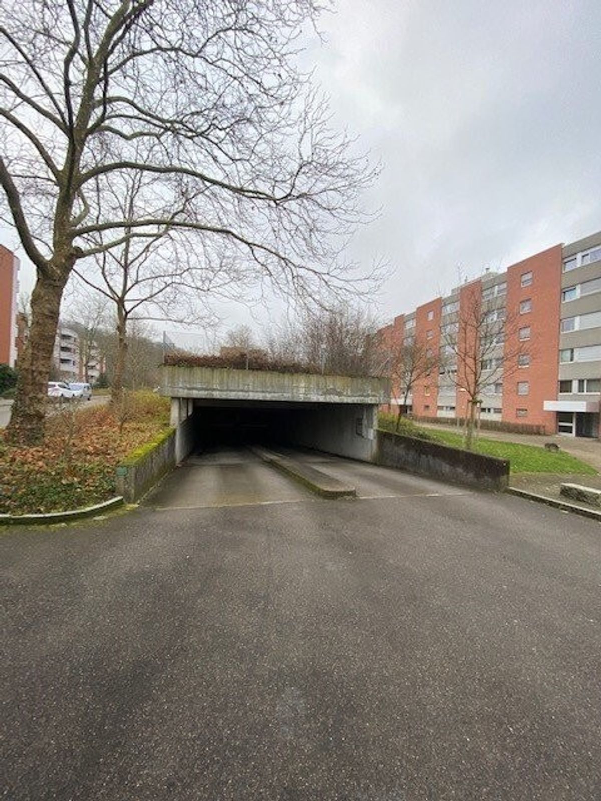 Einstellplatz für Ihr Fahrzeug zu vermieten - 0