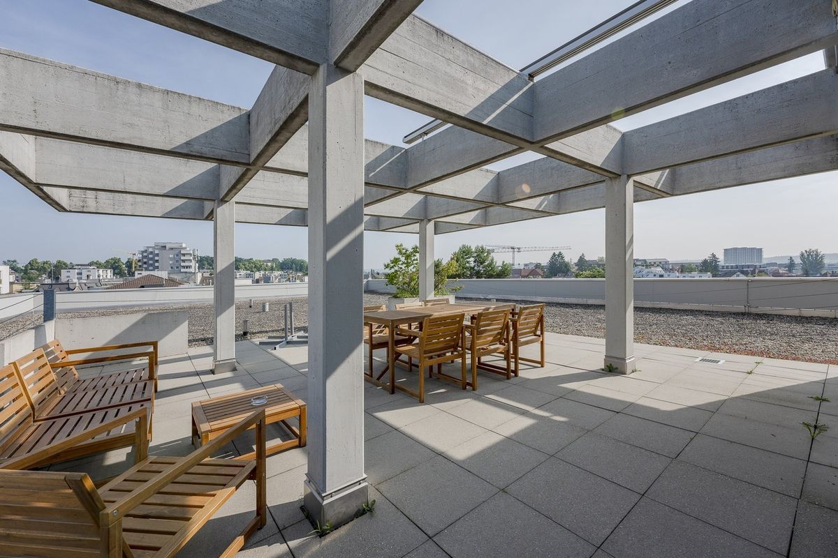 Bezugsbereite Fläche mit Dachterrasse mitten in Oerlikon - 0
