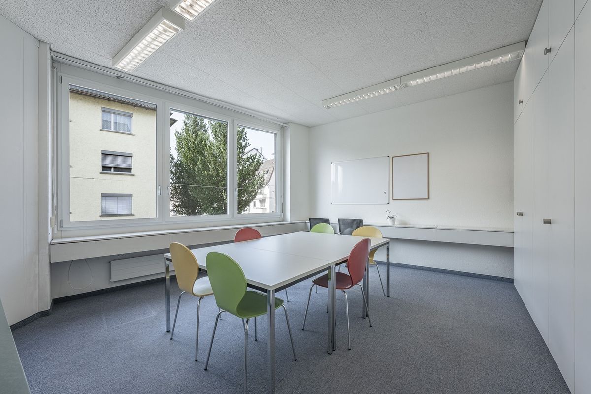 Bezugsbereite Fläche mit Dachterrasse mitten in Oerlikon - 2