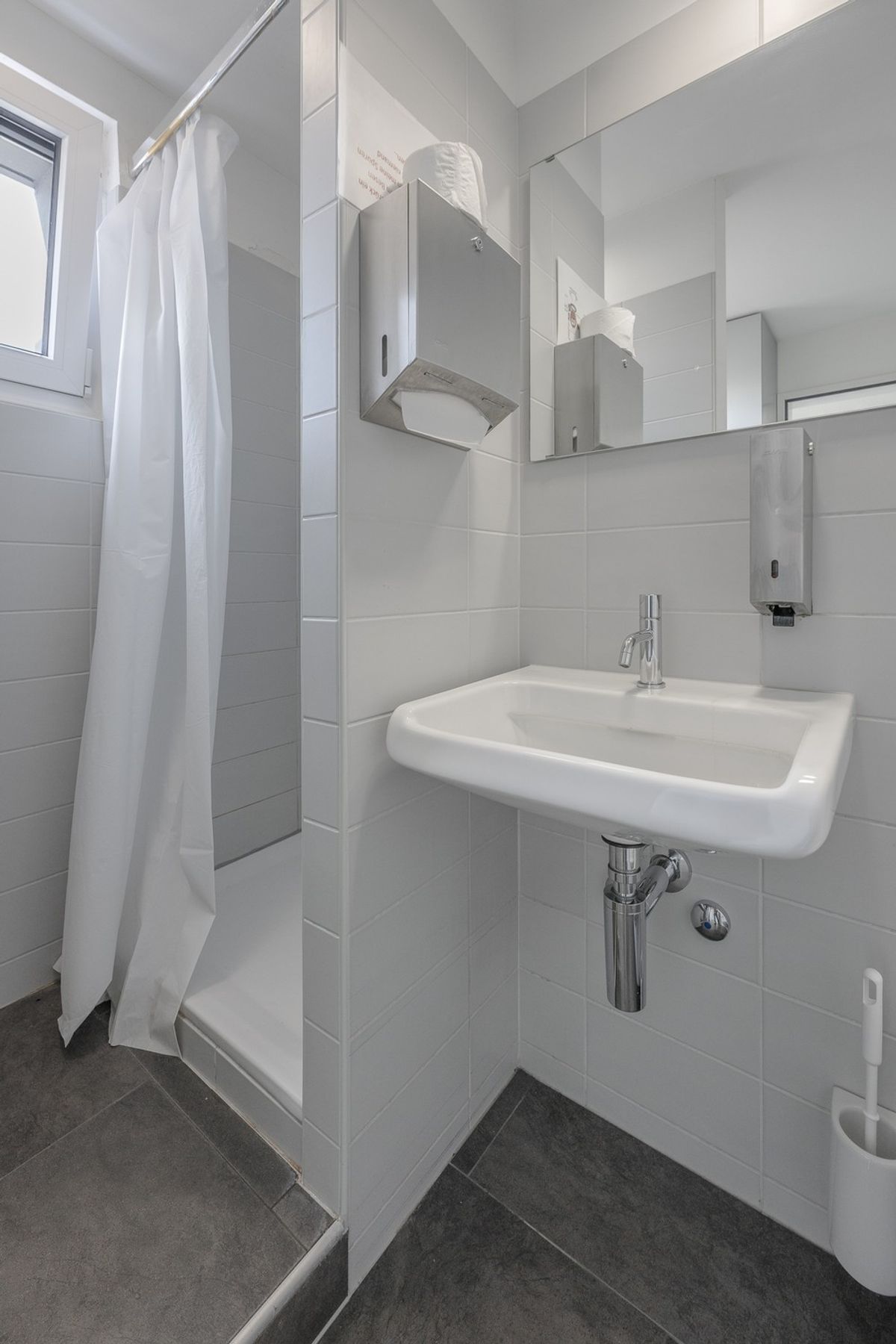 Bezugsbereite Fläche mit Dachterrasse mitten in Oerlikon - 8