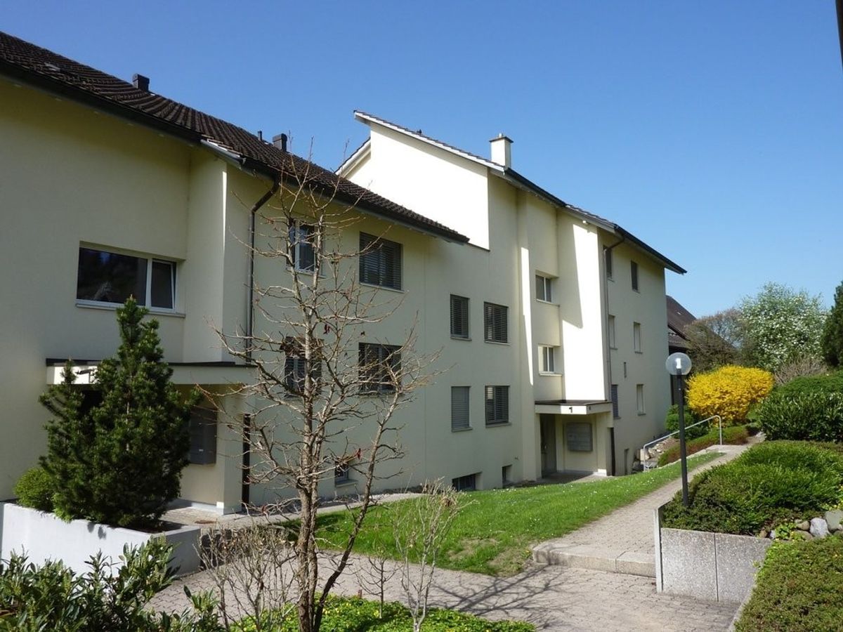 Herrliche Aussicht und grosser Sitzplatz - 0