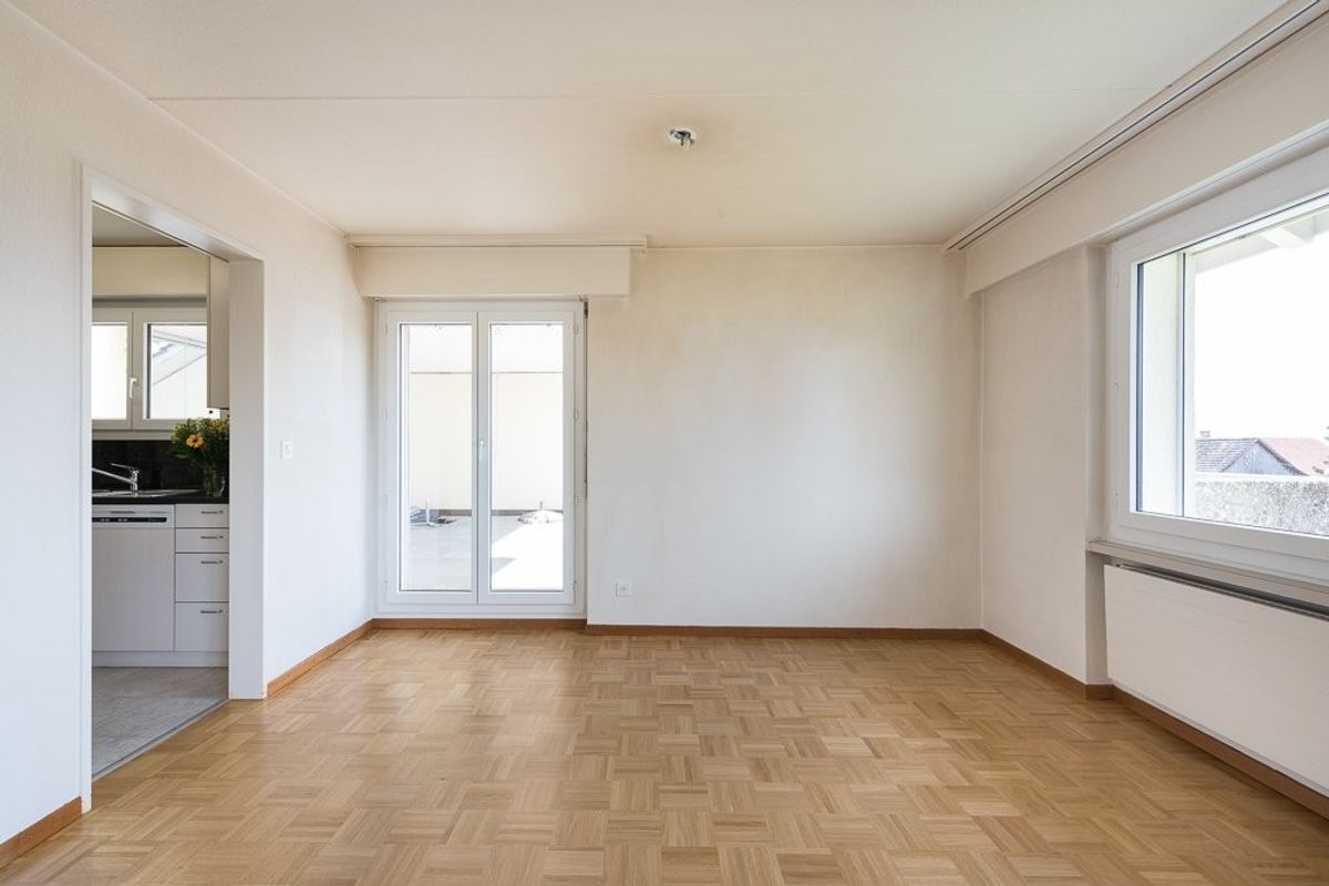 Herrliche Aussicht und grosser Sitzplatz - 2