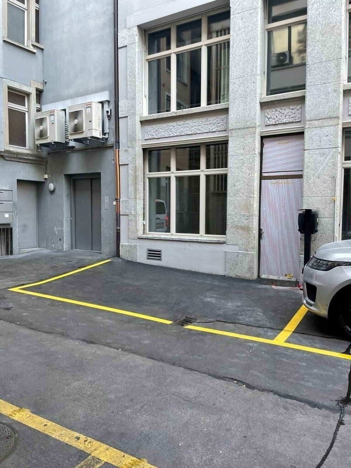 Parkplatz zu vermieten in Zürich - 0