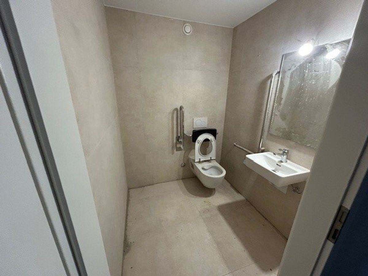 Bureau à louer de 76m2 idéalement situé à Vernier - 4