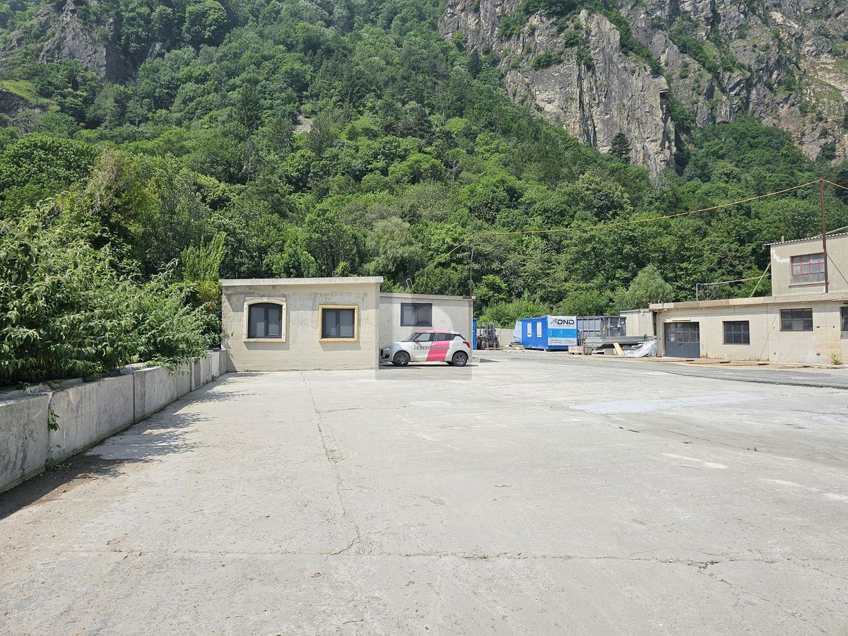 LOCAUX POLYVALENTS À VERNAYAZ - 1