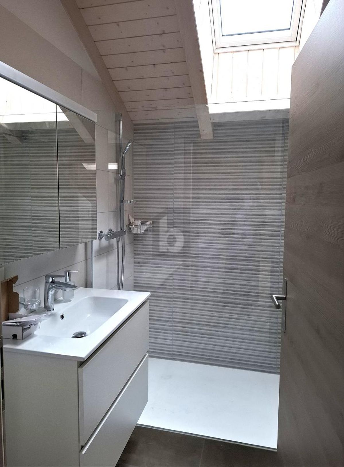 ATTIQUE NEUVE, SPACIEUSE, LUMINEUSE ET MODERNE - 2