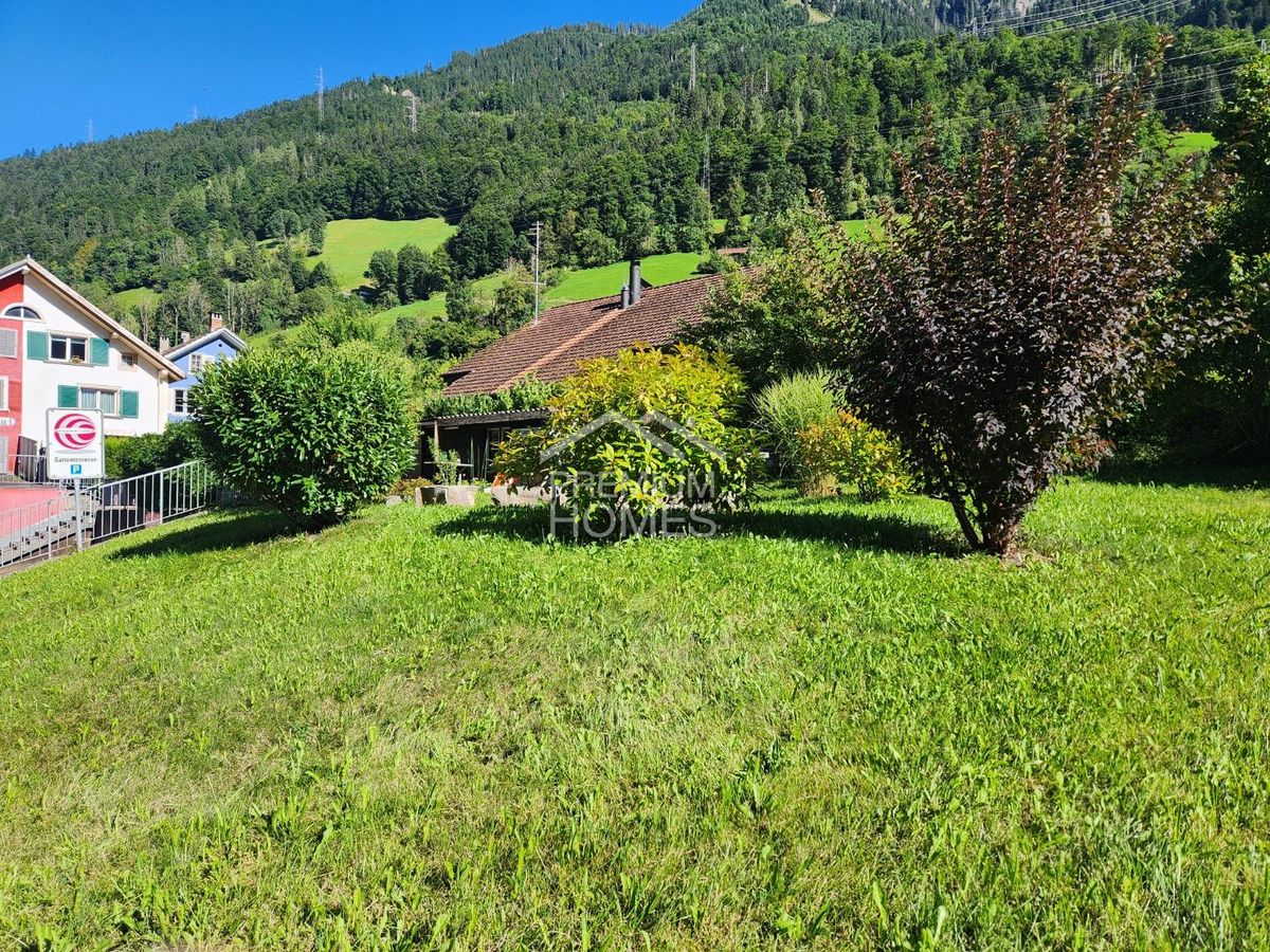 Bauland geeignet für ein EFH zum Top Preis in Hätzingen Glarus Süd - 1