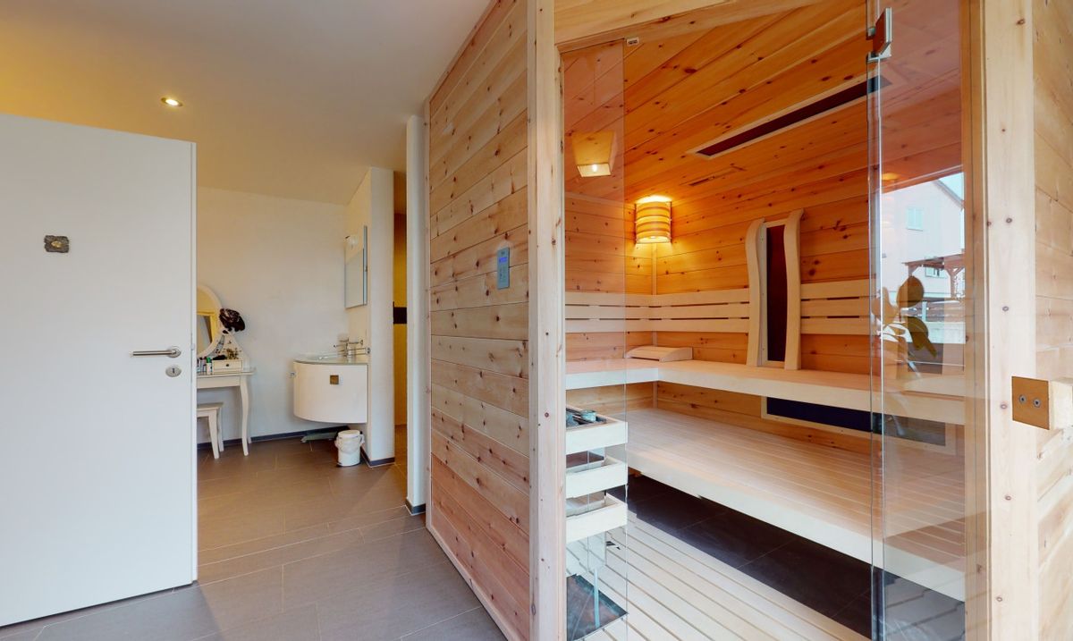 Modernes 5.5 Zimmer Reiheneckhaus mit Garten und Sauna - 8