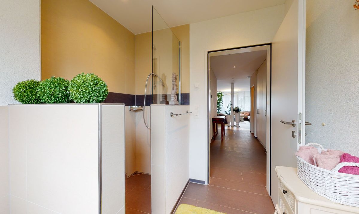 Modernes 5.5 Zimmer Reiheneckhaus mit Garten und Sauna - 10