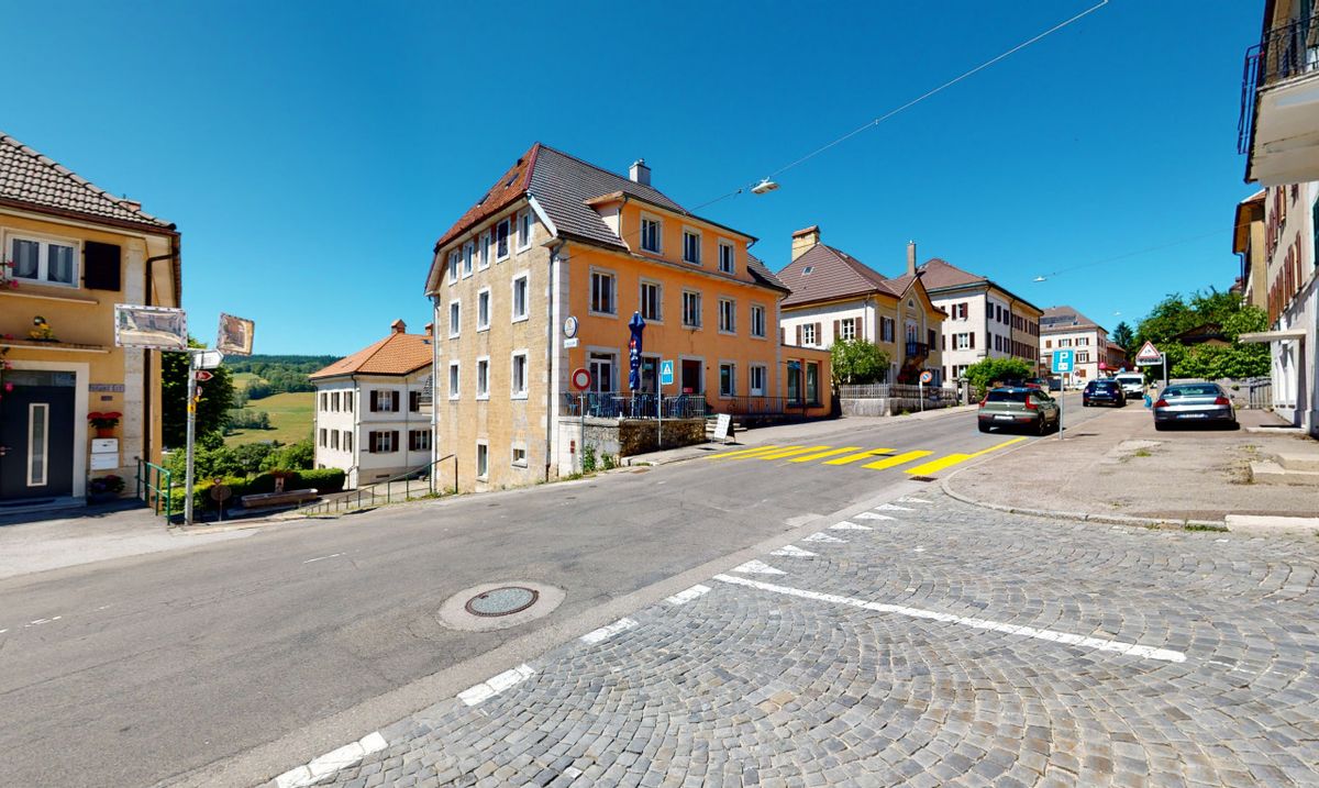 Prächtiges Geschäftsgebäude mit Gästezimmern, Bar und Kiosk - 0